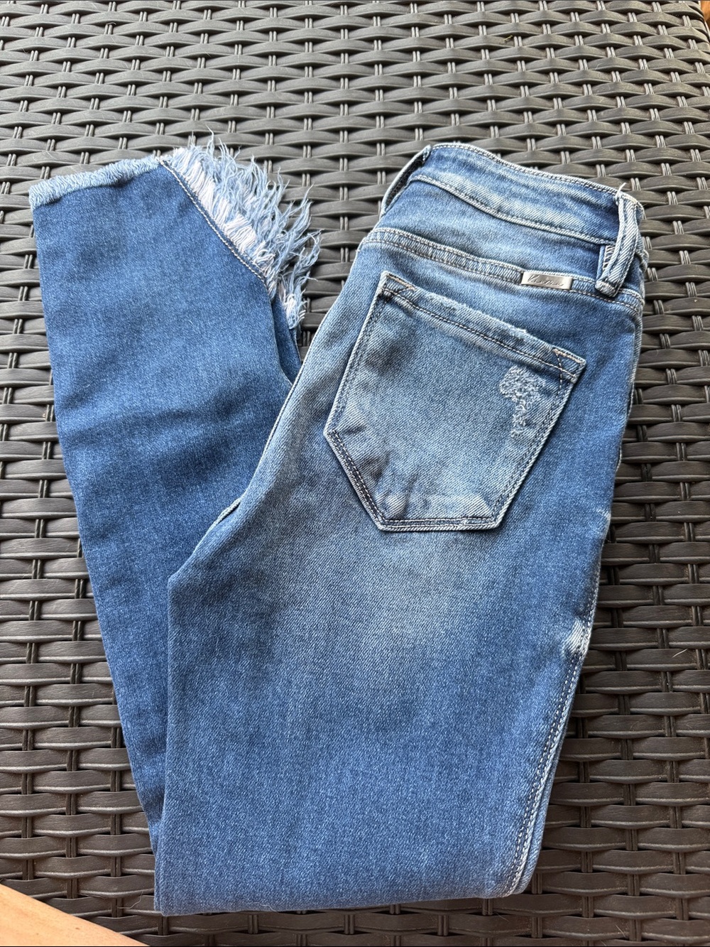 3/25 KanCan Medium Blue Frayed Hem Ankle Jeans skinny/stretch.